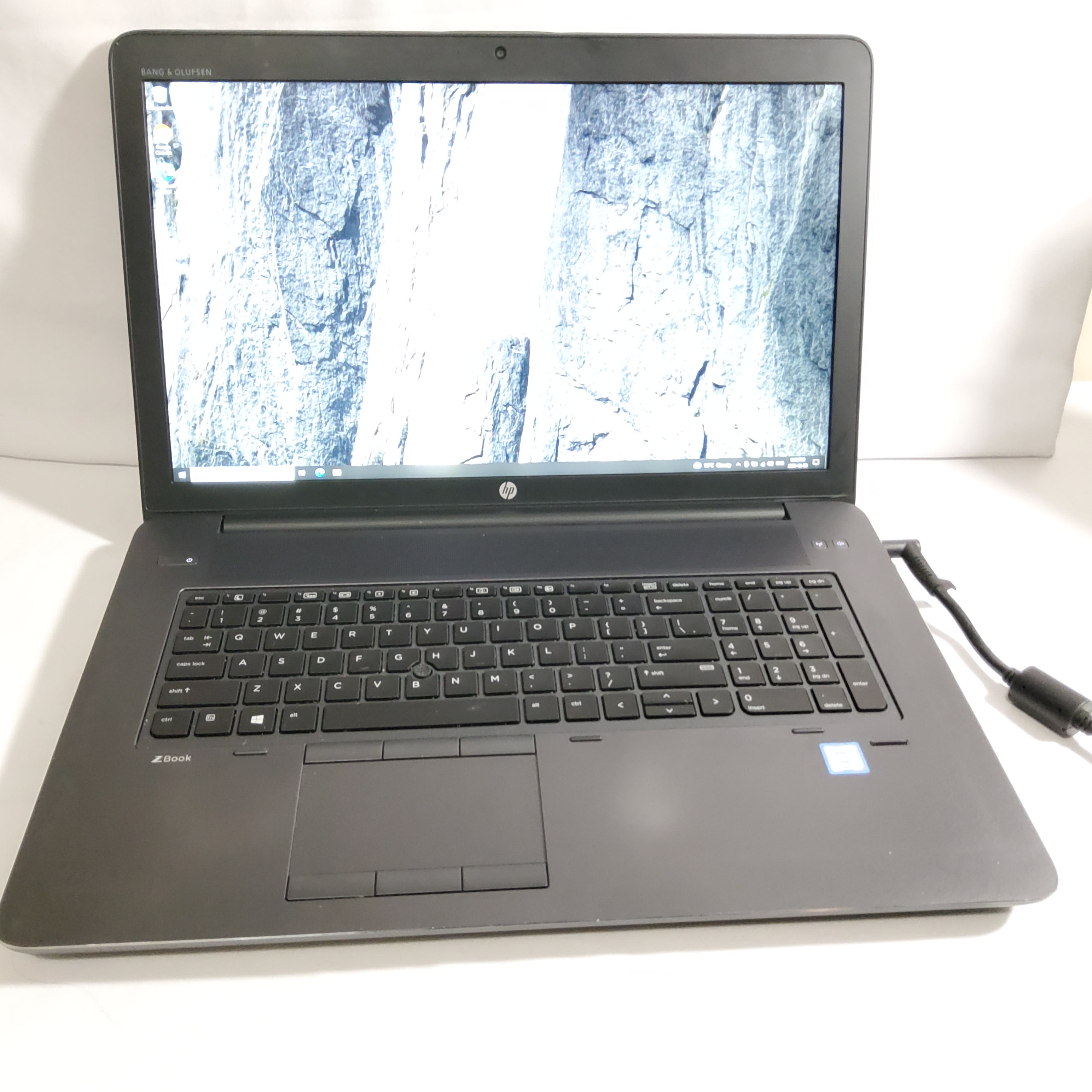 HP ZBook Powerhouse 17 G3 (i7-6700HQ, 8GB RAM, 500GB)