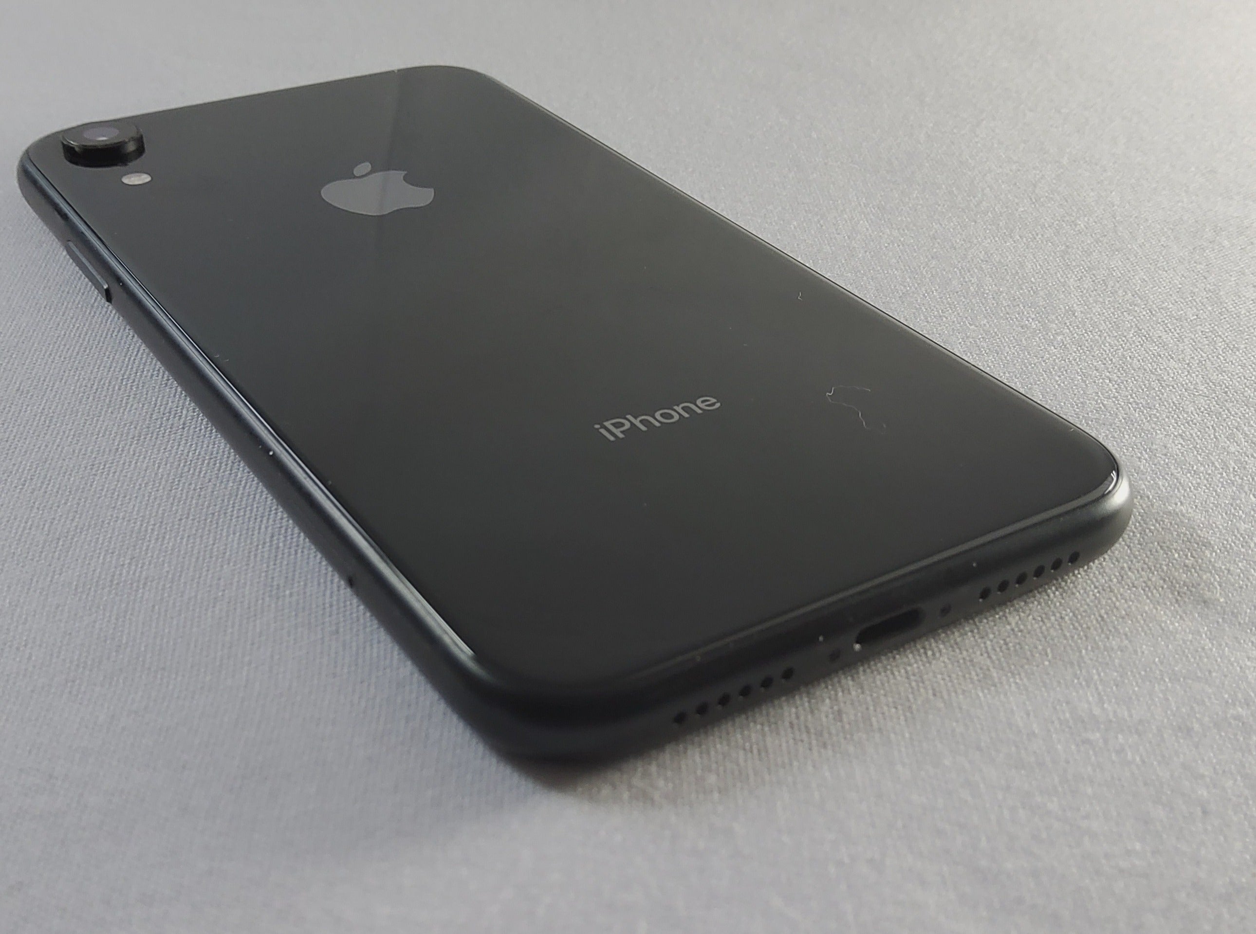 Apple iPhone XR (64GB) - Unlocked