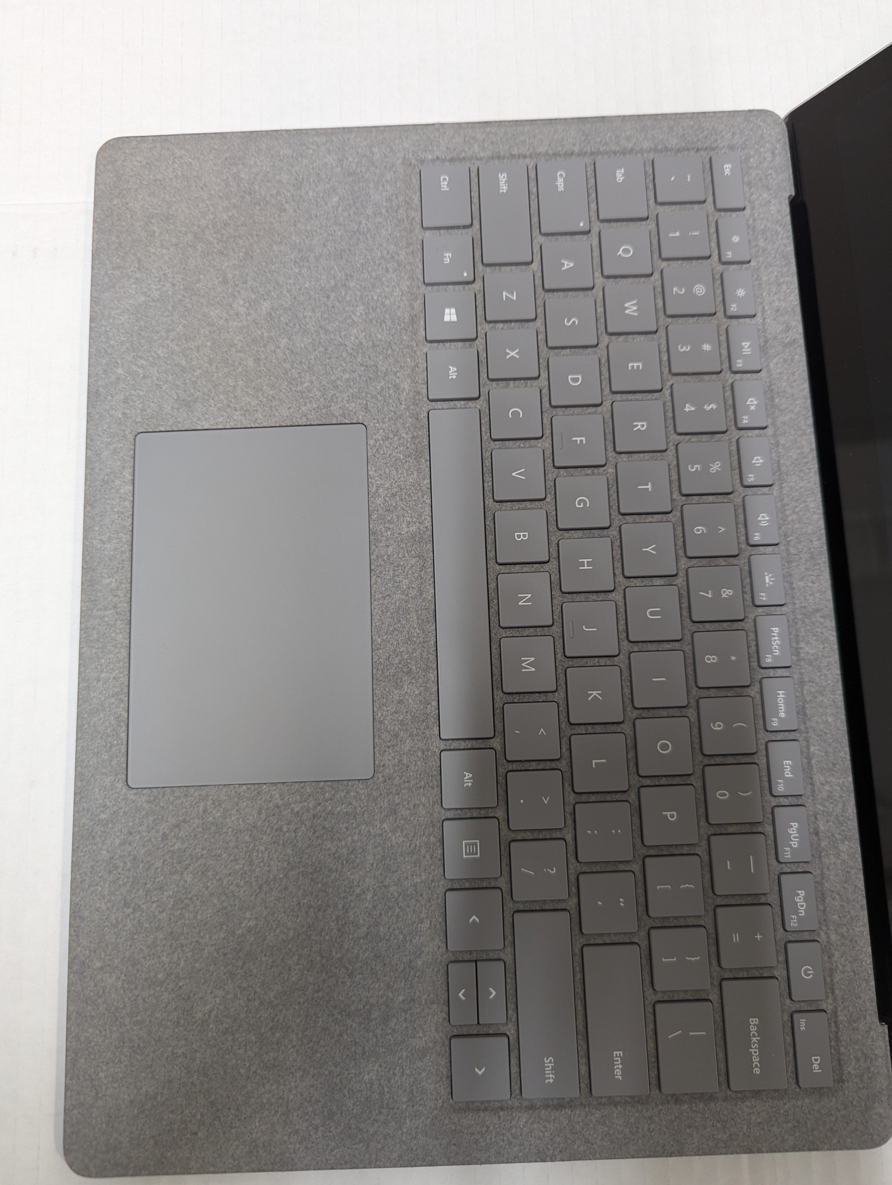 Microsoft Surface Laptop 2 (2018): 13.5" Touchscreen (Intel i7/8GB RAM/256GB SSD (Pre-Owned)