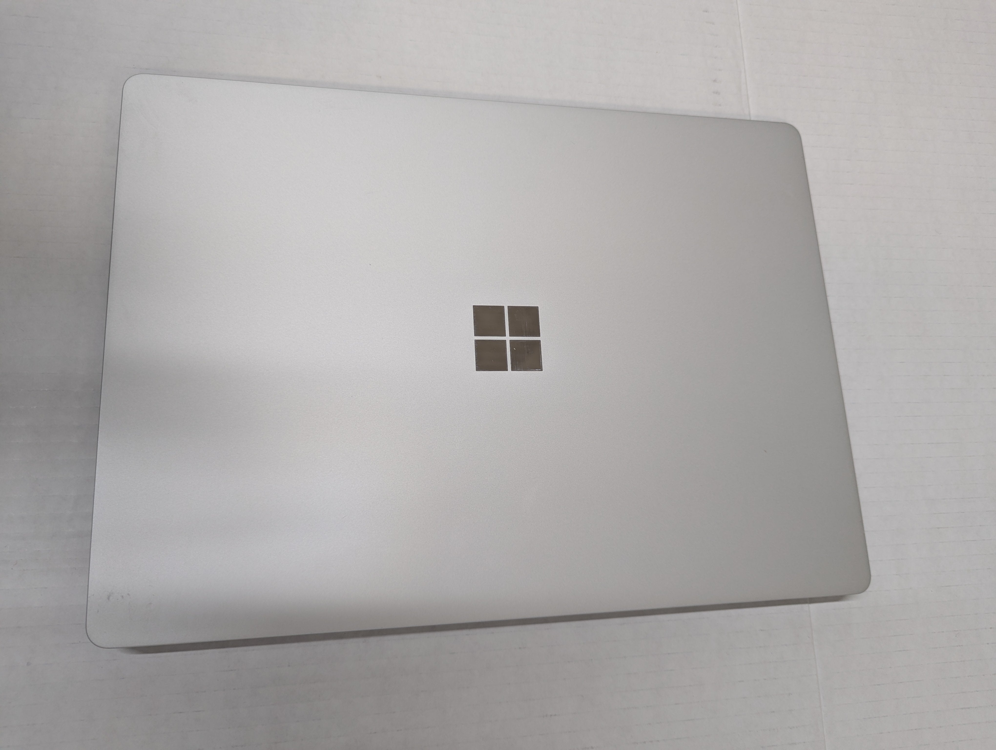 Microsoft Surface Laptop 2 (2018): 13.5" Touchscreen (Intel i7/8GB RAM/256GB SSD (Pre-Owned)