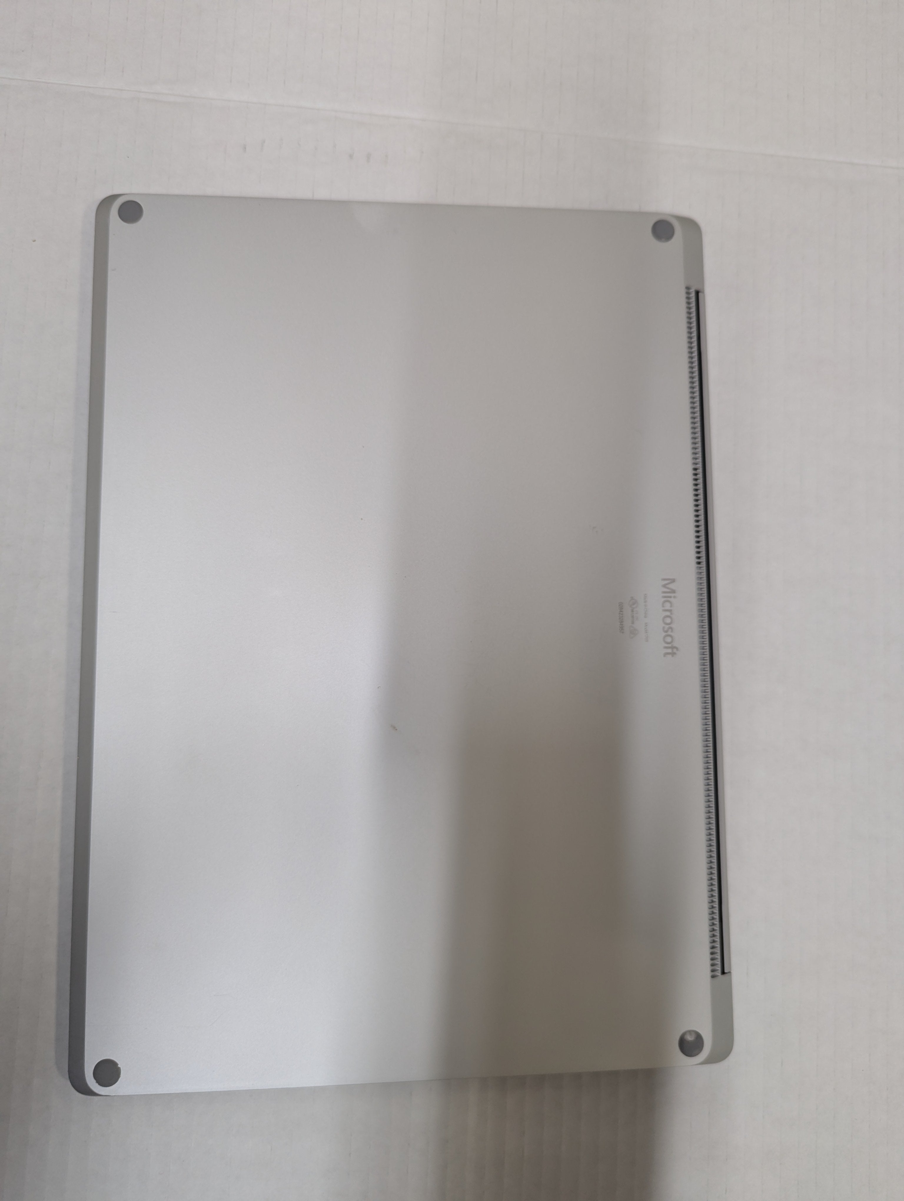 Microsoft Surface Laptop 2 (2018): 13.5" Touchscreen (Intel i7/8GB RAM/256GB SSD (Pre-Owned)