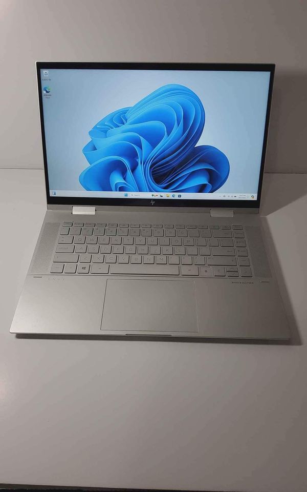 HP Envy x360 15-EX0XXX, 8GB RAM, 256GB SSD Intel i5-1135G7