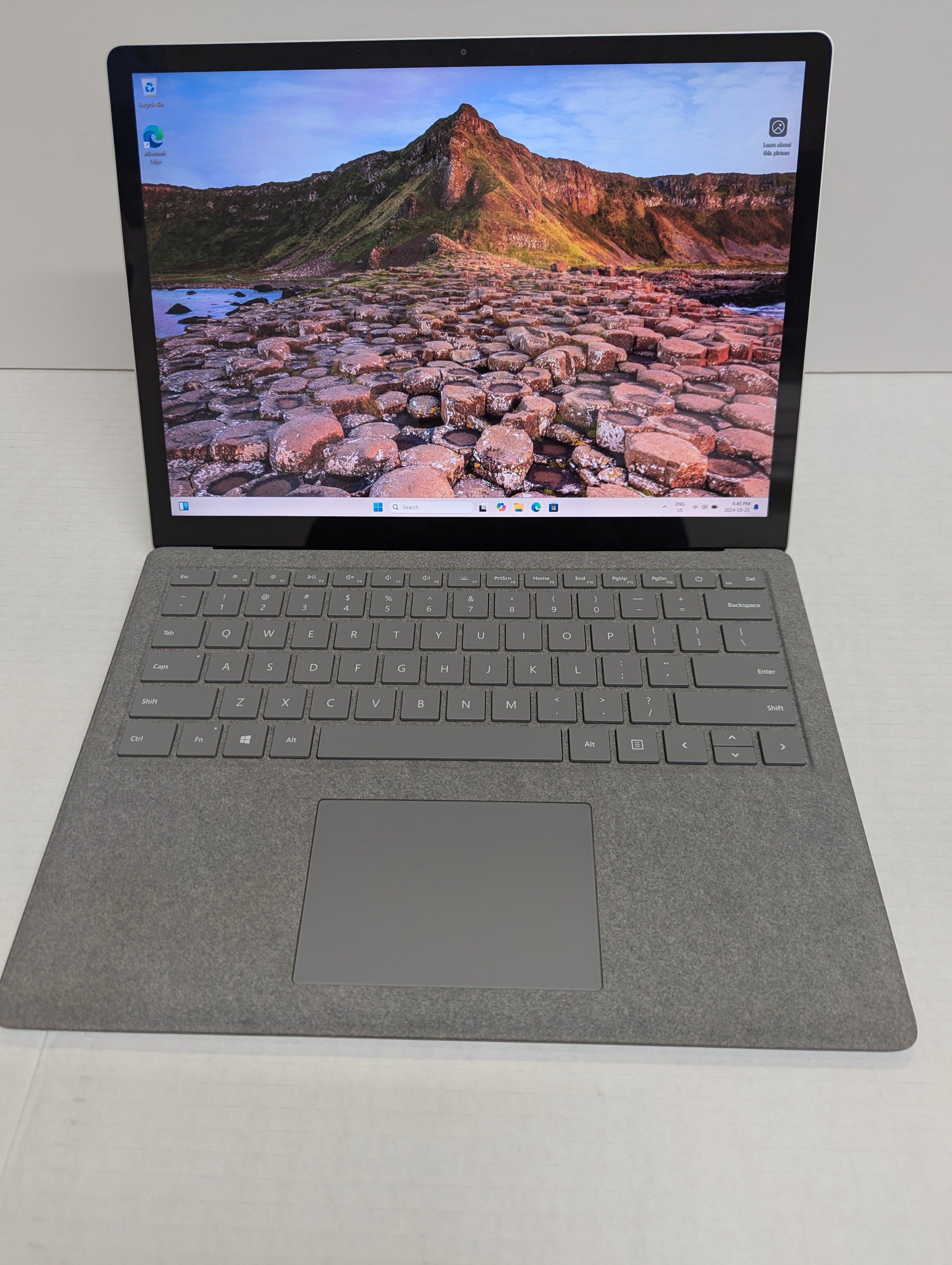 Microsoft Surface Laptop 2 (2018): 13.5" Touchscreen Laptop (Intel Core i7/8GB RAM/256GB SSD/Windows 11 Pro